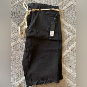 All tied up distressed short-Black